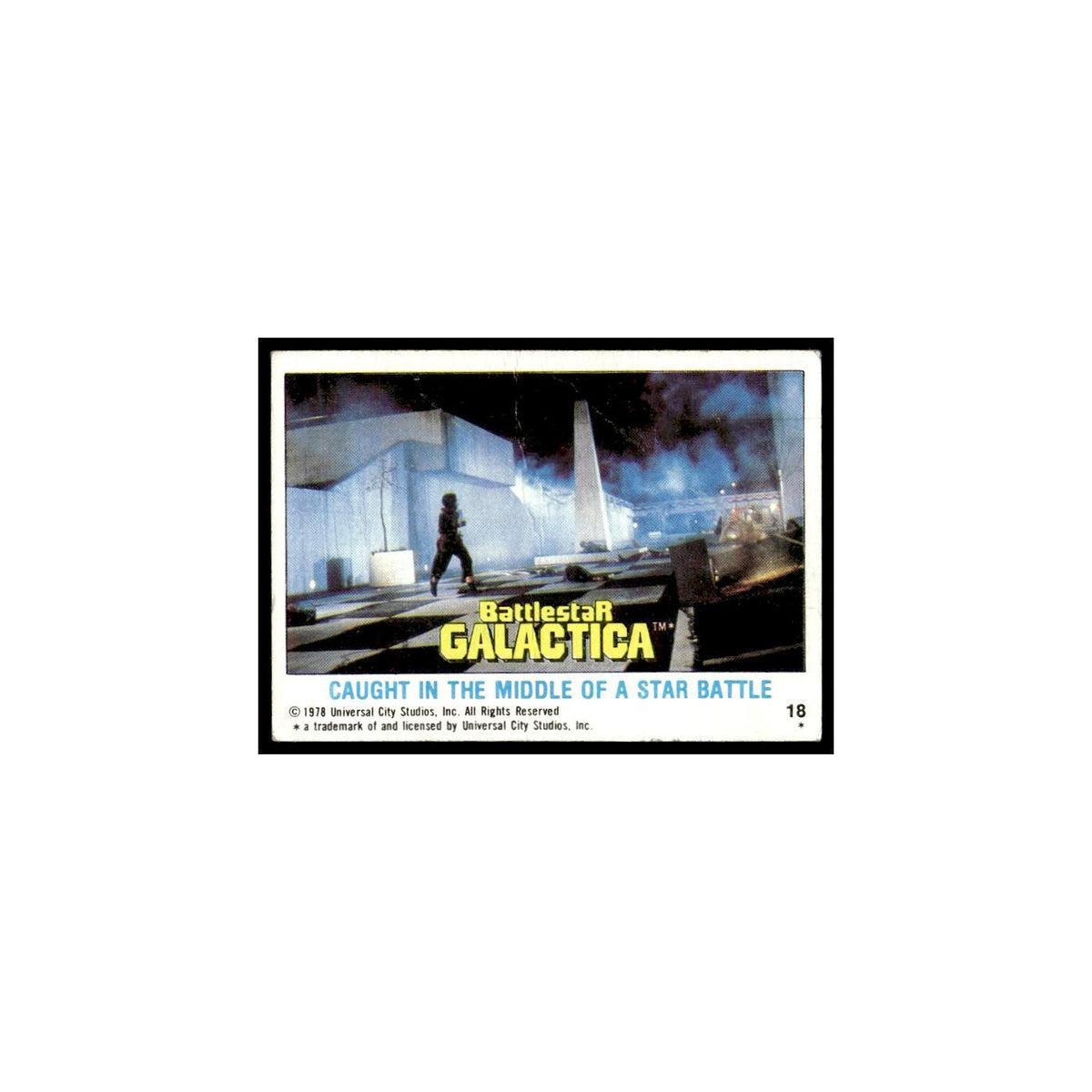 Caught In Middle of Star Battle 1978 Battlestar Galactica #18 Trading Card Poor