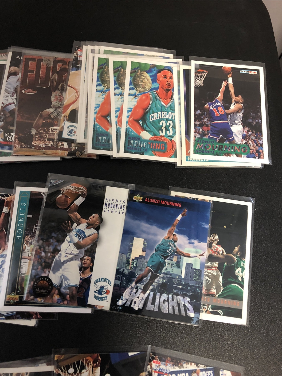 HUGE 118 CARD ALONZO MOURNING LOT. GREAT INSERTS/MIXED BRANDS/YRS/DUPS/EXC COND!