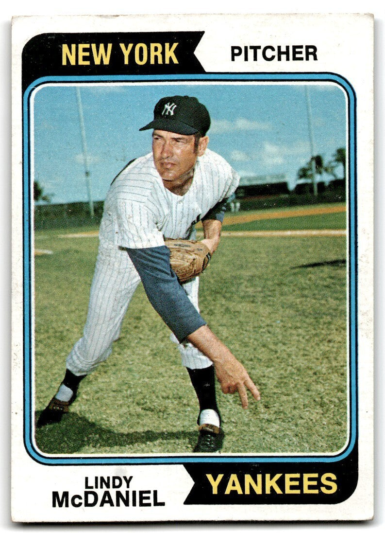 1974 Topps Lindy McDaniel . New York Yankees #182