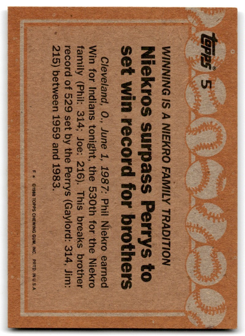 1988 Topps Baseball Card Phil Niekro/Joe Niekro Cleveland Indians/Minnesota