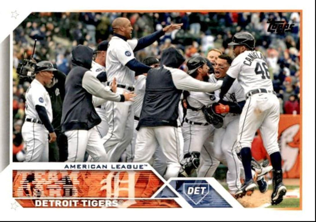 2023 Topps Baseball Cards Team Card Detroit Tigers #555