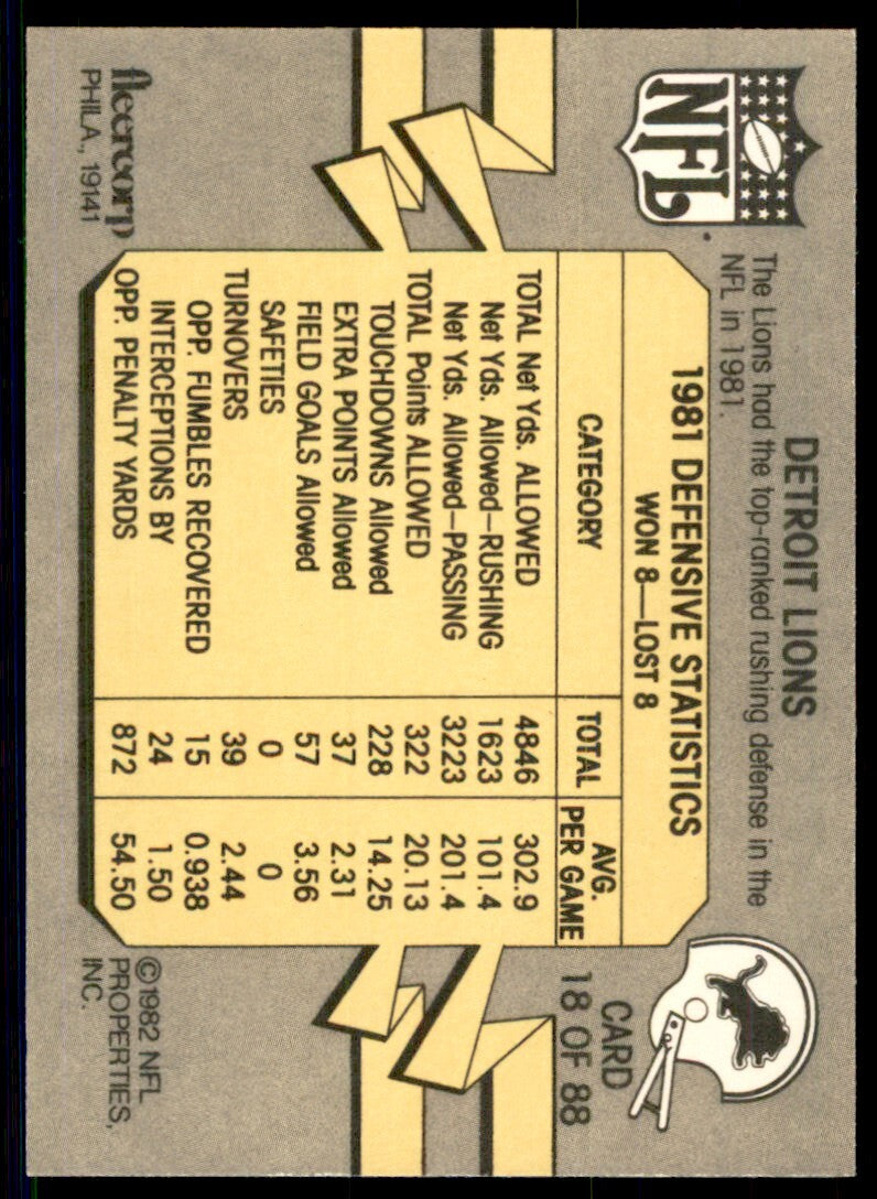 1982 Fleer Football Team Action Poised and Ready to Attack . #18