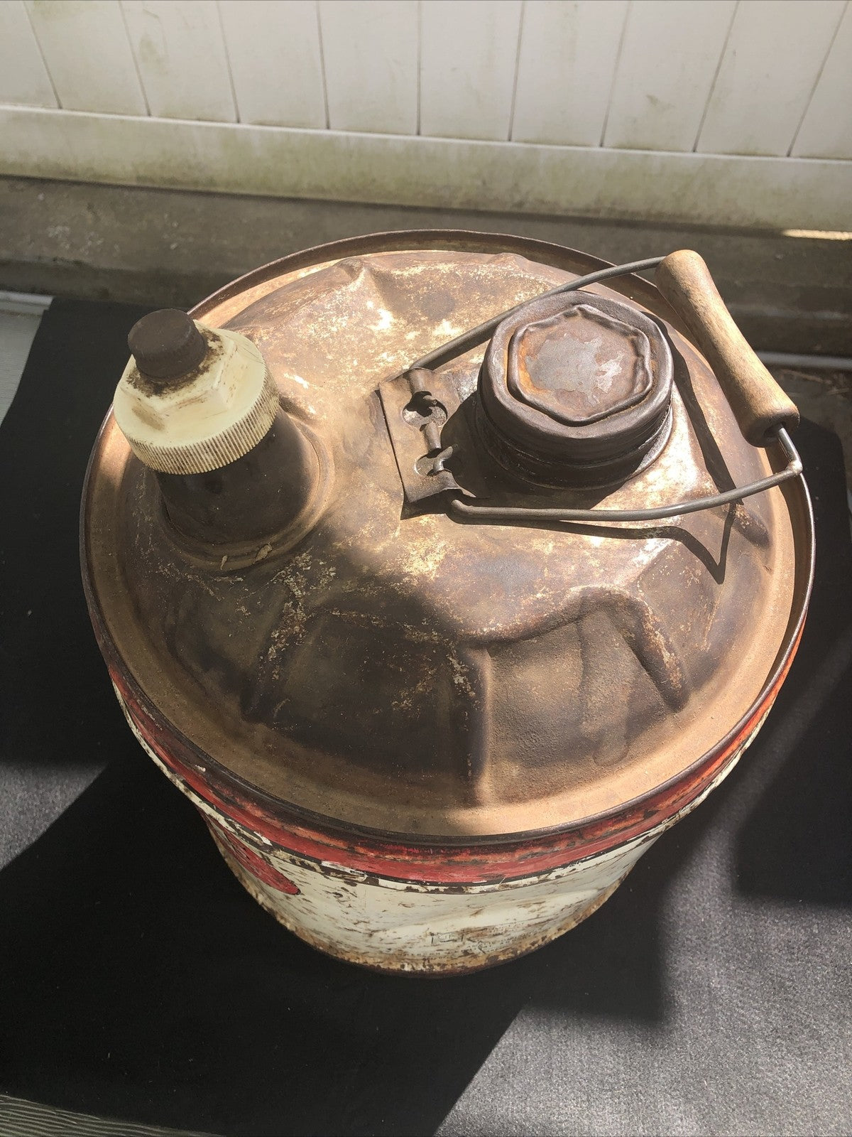 AMALIE OIL CO 5 GALLON EMPTY CAN! WITH LIDS/ WOOD HANDLE