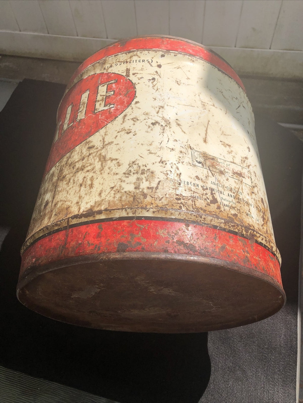 AMALIE OIL CO 5 GALLON EMPTY CAN! WITH LIDS/ WOOD HANDLE