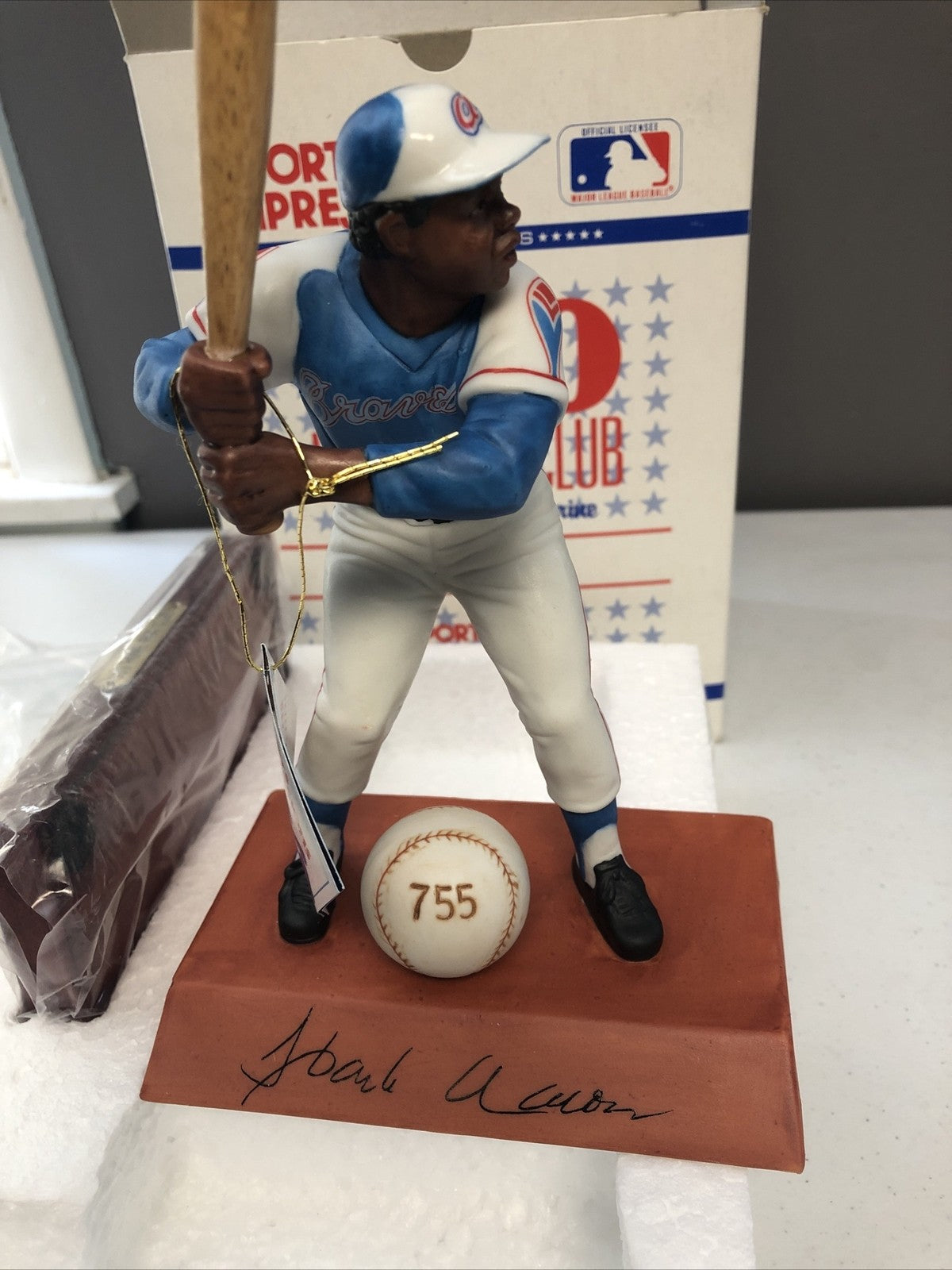 1989 SPORTS IMPRESSIONS HANK AARON 500 HOME RUN CLUB FIGURINE W/COA