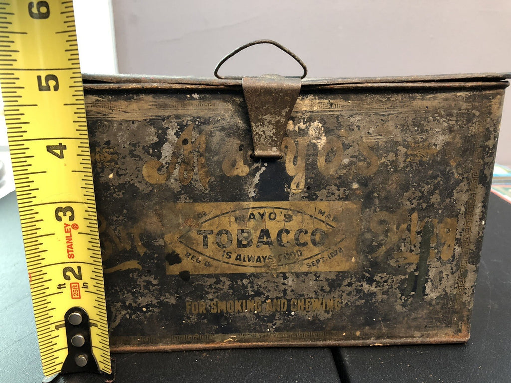 VIINTAGE ANTIQUE MAYOS CUT PLUG  “LUNCH BOX STYLE” TIN