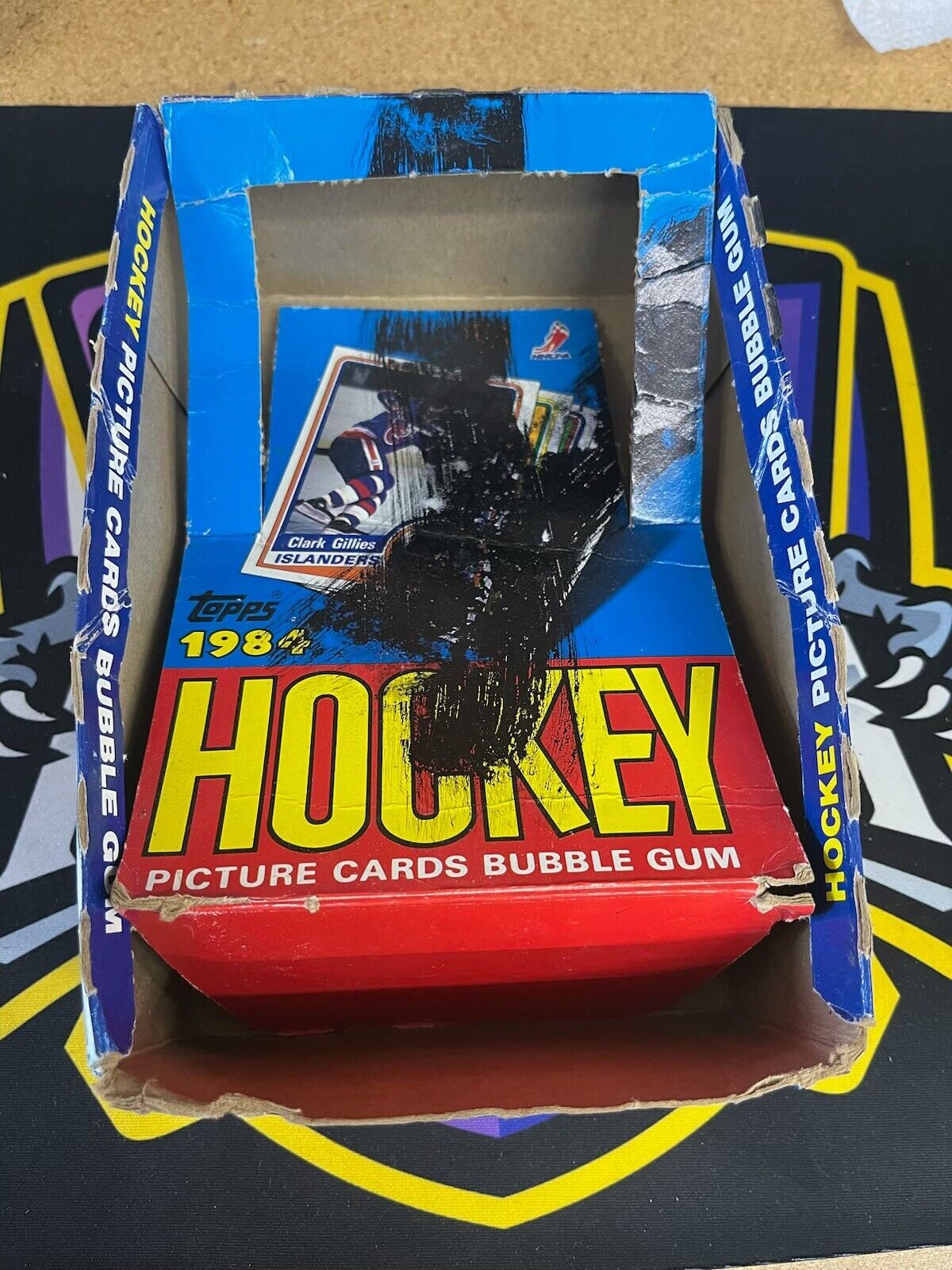 1984-85 Topps Hockey NHL EMPTY BOX Clark Gillis on Front Steve Yzerman RC Yr  2B